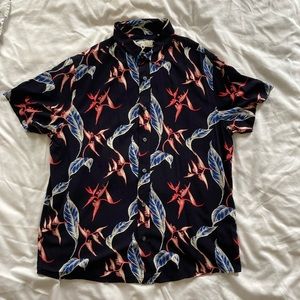 Flowy floral casual button down shirt - Size L